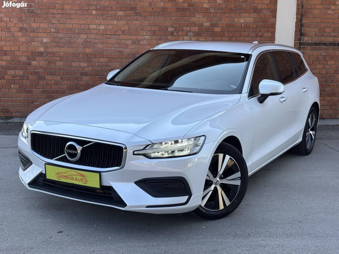 Volvo V60 2.0 D [D3] Momentum Pro Gyöngyházfehé...